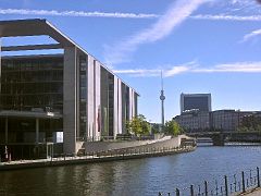 Spree, Bundestagsgebäude und Fernsehturm